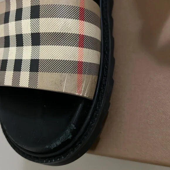 AUTHENTIC KIDS BURBERRY SHOES SIZE 35 EUROPE/ 4 BIG KID - Picture 8 of 9